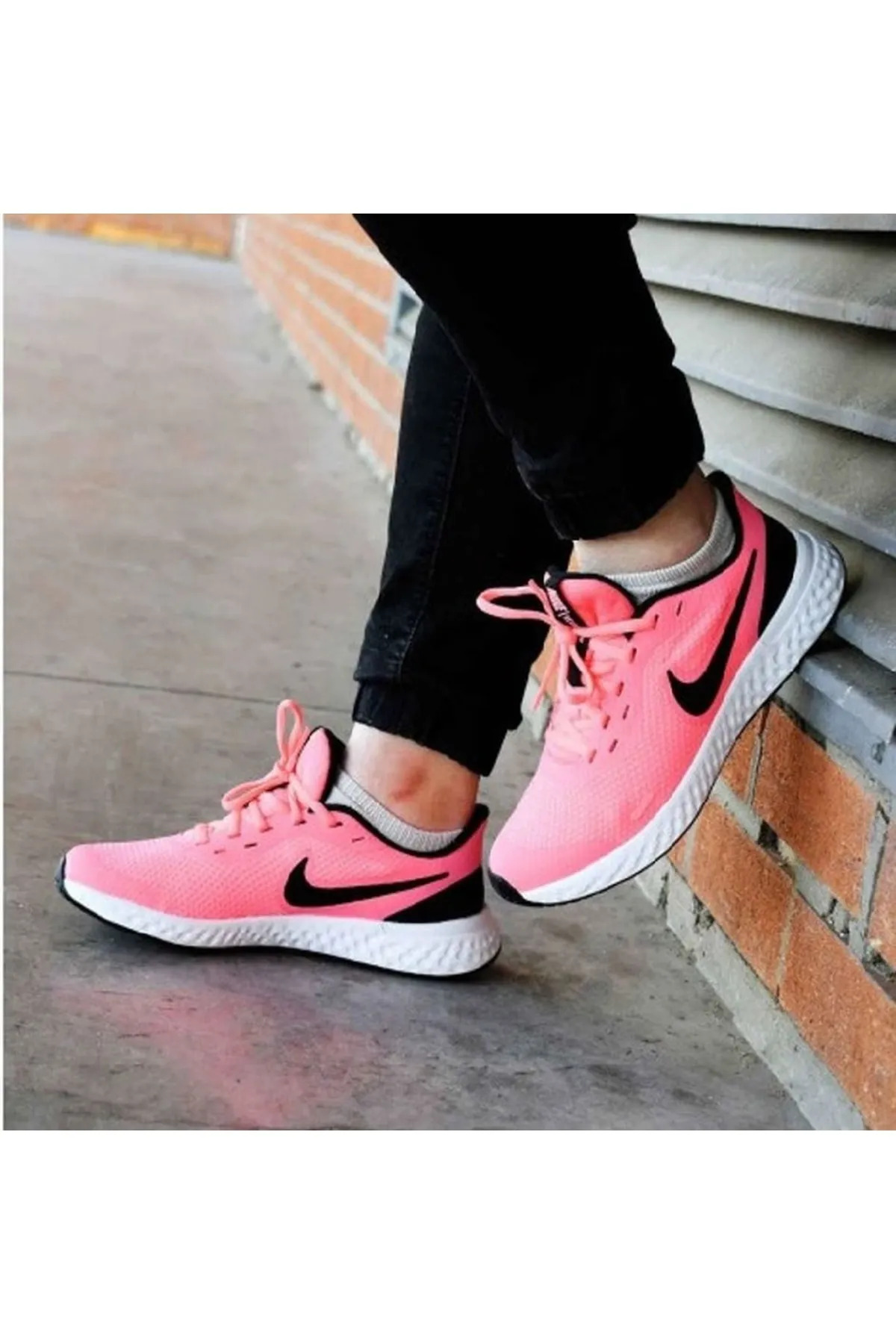 resimler/genel/Nike Revolution 5 GS BQ5671-602 Pembe Koşu Ayakkabısı